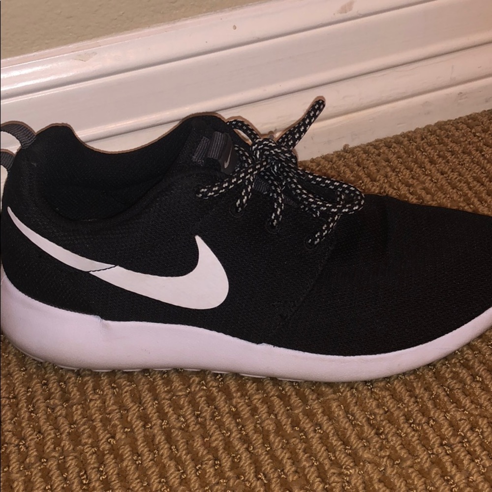 Nike Women's Roshe One Casual Sneakers